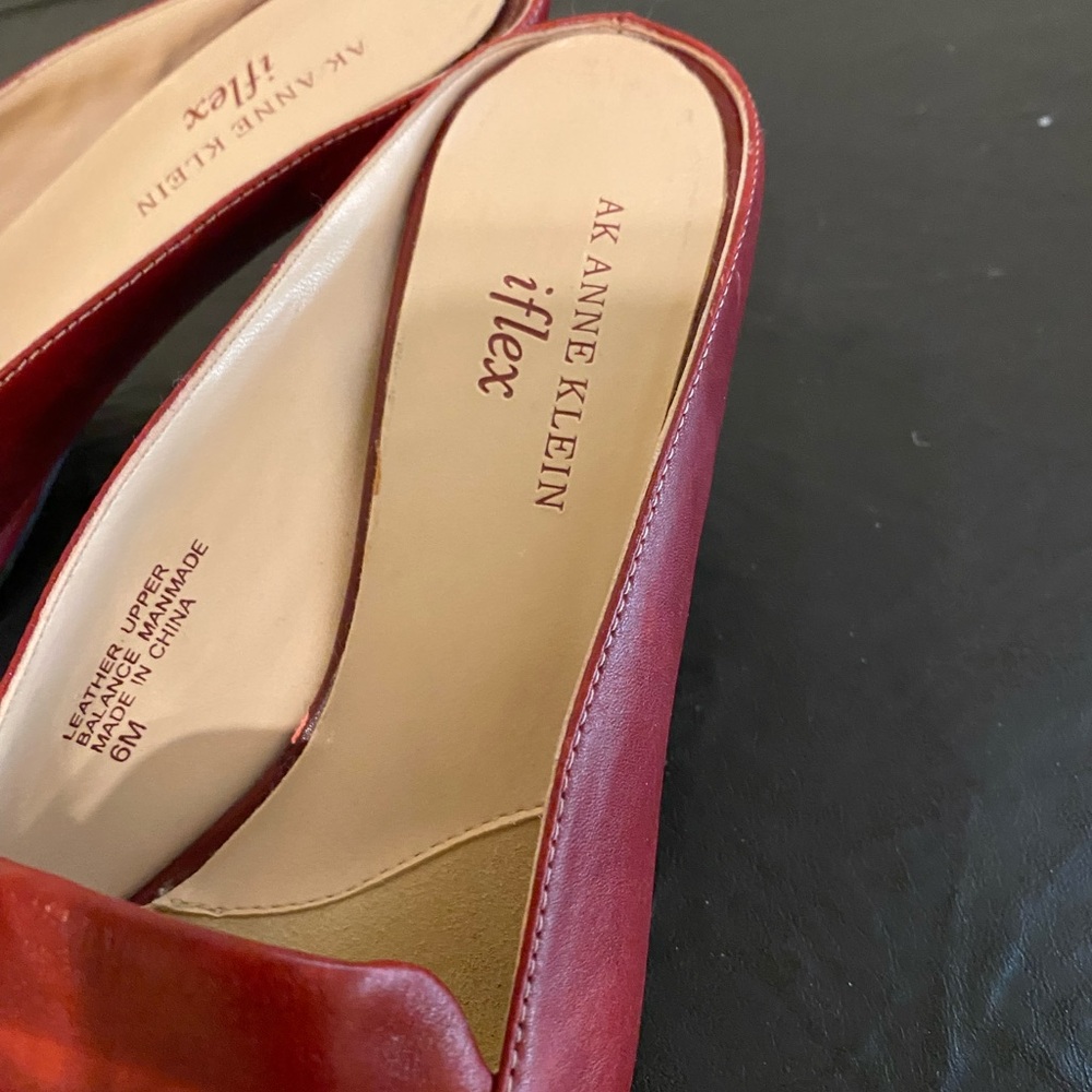 Anne Klein Women’s Size 6M Red Leather Mules with Seam down the front of shoe - Picture 4 of 10